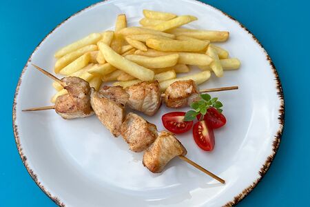 Куриный шашлычок с гарниром на выбор