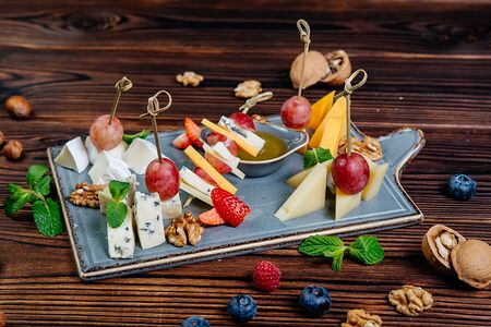 Ассорти европейских сыров