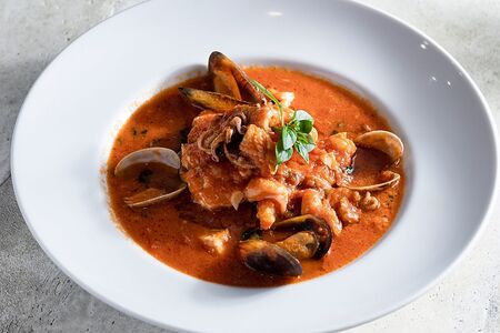 Томатный суп с морепродуктами