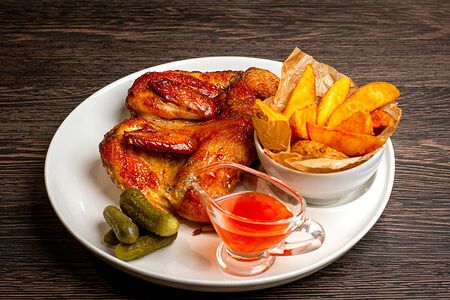 Цыплёнок табака с деревенским картофелем