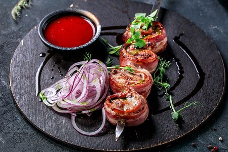 Курица в беконе