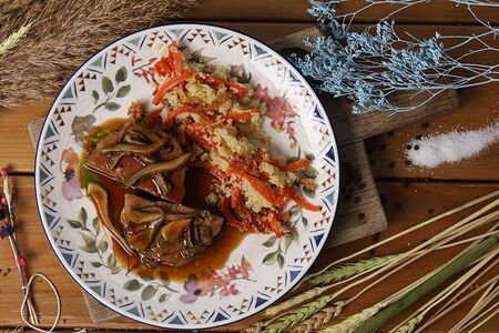 Томленая свиная шея с вяленой морковью и пшеном