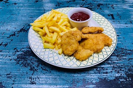 Наггетсы из курочки с картофелем фри детские