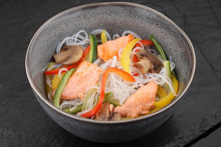 Фунчоза с лососем