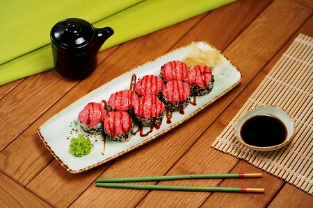 Запеченный ролл с курицей терияки