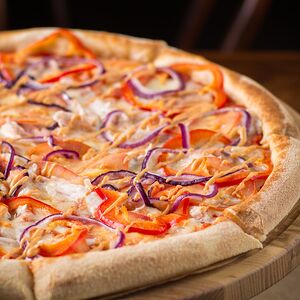 Пицца Копченый Цыпленок и острый соус Ранч