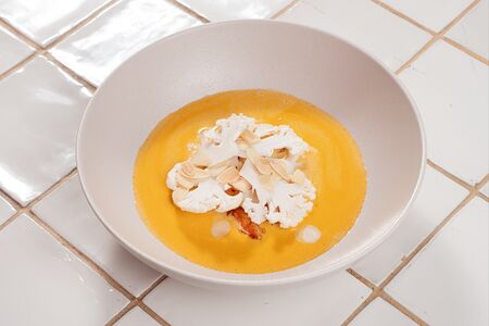 Биск с креветкой и цветной капустой