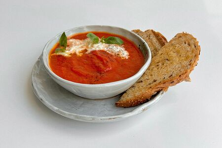 Томатный суп со страчателлой