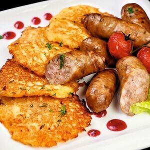 Драники с деревенскими колбасками