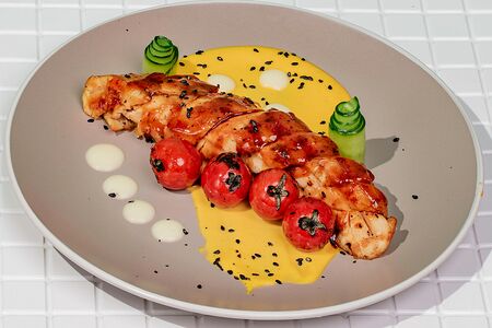 Филе индейки гриль с тыквенным пюре и апельсиновым кремом