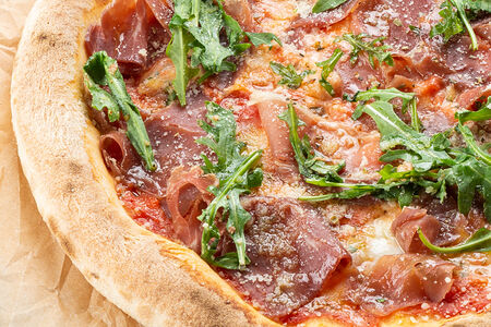 Пармская ветчина и рукола