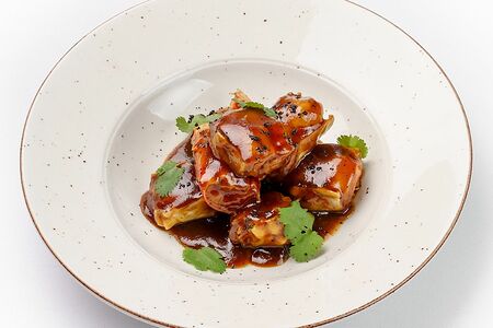 Фаланги камчатского краба в перечном соусе