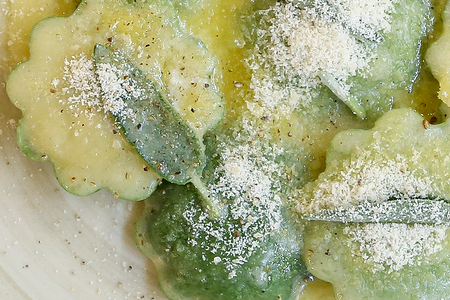 Равиоли рикотта-шпинат