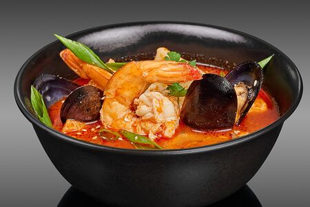 Том ям с морепродуктами