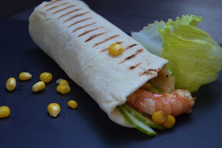 Пита с креветками