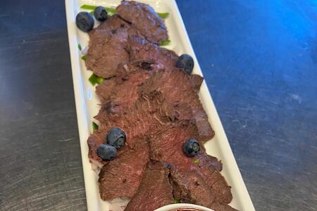 Запеченая вырезка из оленины