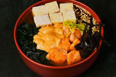 Мисо суп с лососем спайси