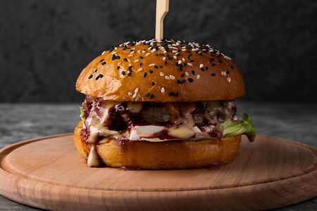 Бургер Ягодная дичь