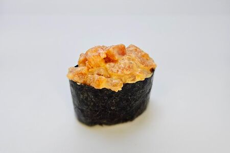 Суши острый лосось