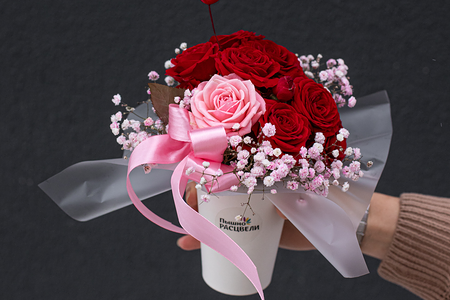 Букет цветов из роз Любовь в стаканчике