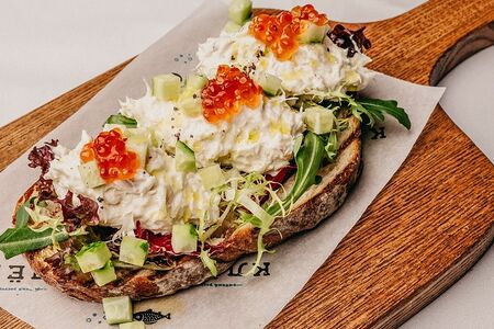 Брускетта с копченой треской