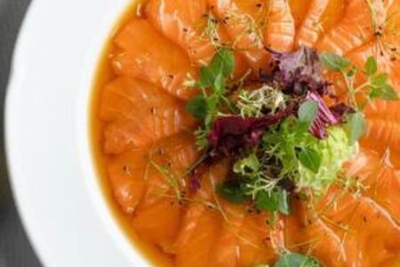 Карпаччо из лосося в медовой заправке