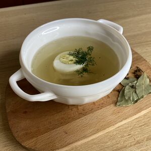 Бульон куриный с яйцом