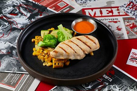 Куриная грудка и овощи гриль с имбирной заправкой