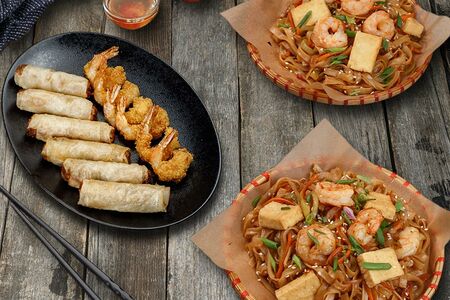 Набор: вок с креветками (2 шт.), том там (6 шт.), нэм га (6 шт.)