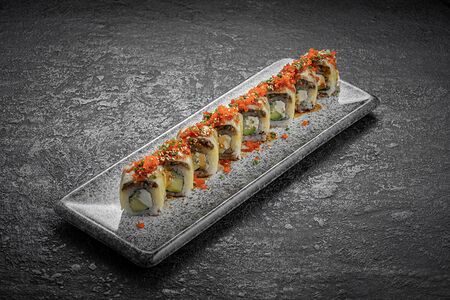 Трюфельный угорь с моцареллой и сливочным сыром