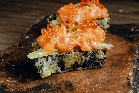 Темаки темпура Лосось