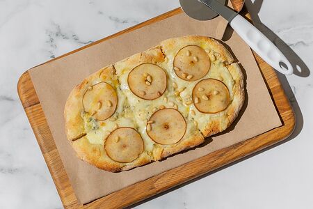 Пицца Груша и горгонзола