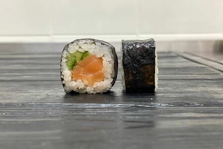 Хосомаки с семгой