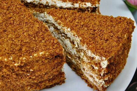 Пирожное Медовик