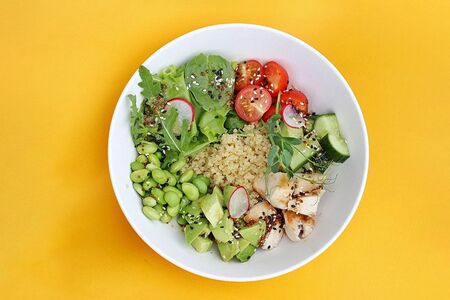 Боул с креветками и киноа