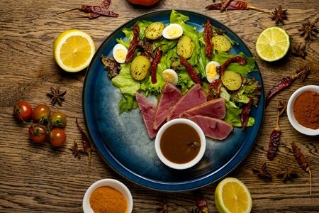 Салат с тунцом