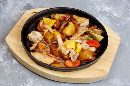 Свинина с баклажаном на чугуне