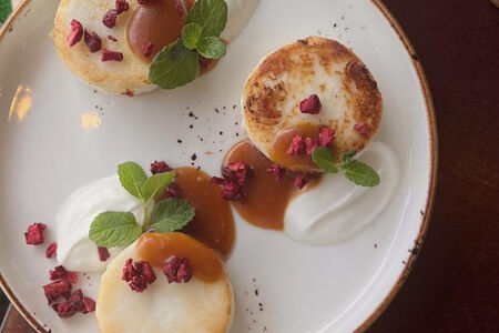 Сырники из риккоты с карамелью