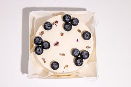 Торт бенто Малина-голубика