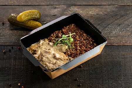 Бефстроганов с грибами и гречкой