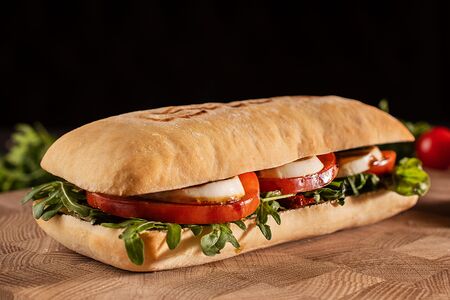 Чиабатта с моцареллой и песто