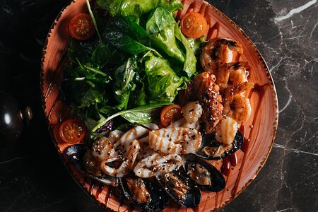 Салат с морепродуктами