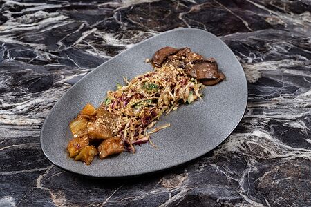 Теплый салат с говяжьей вырезкой