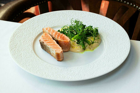 Лосось с брокколи