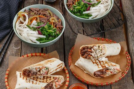 Набор: лапша с говядиной (2 шт.), шаверма с говядиной (2 шт.)