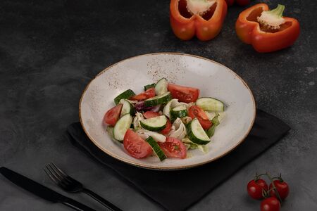 Салат из огурцов и помидоров с зеленью