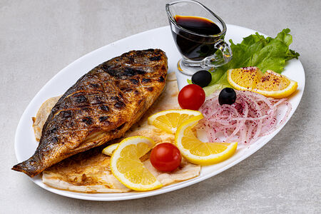 Рыба дорадо на мангале