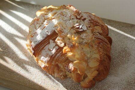 Миндальный круассан