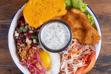 С куриным шницелем и фасолью