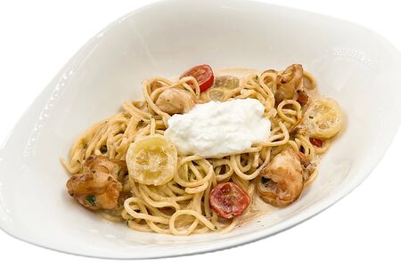 Паста с креветками и страчателлой